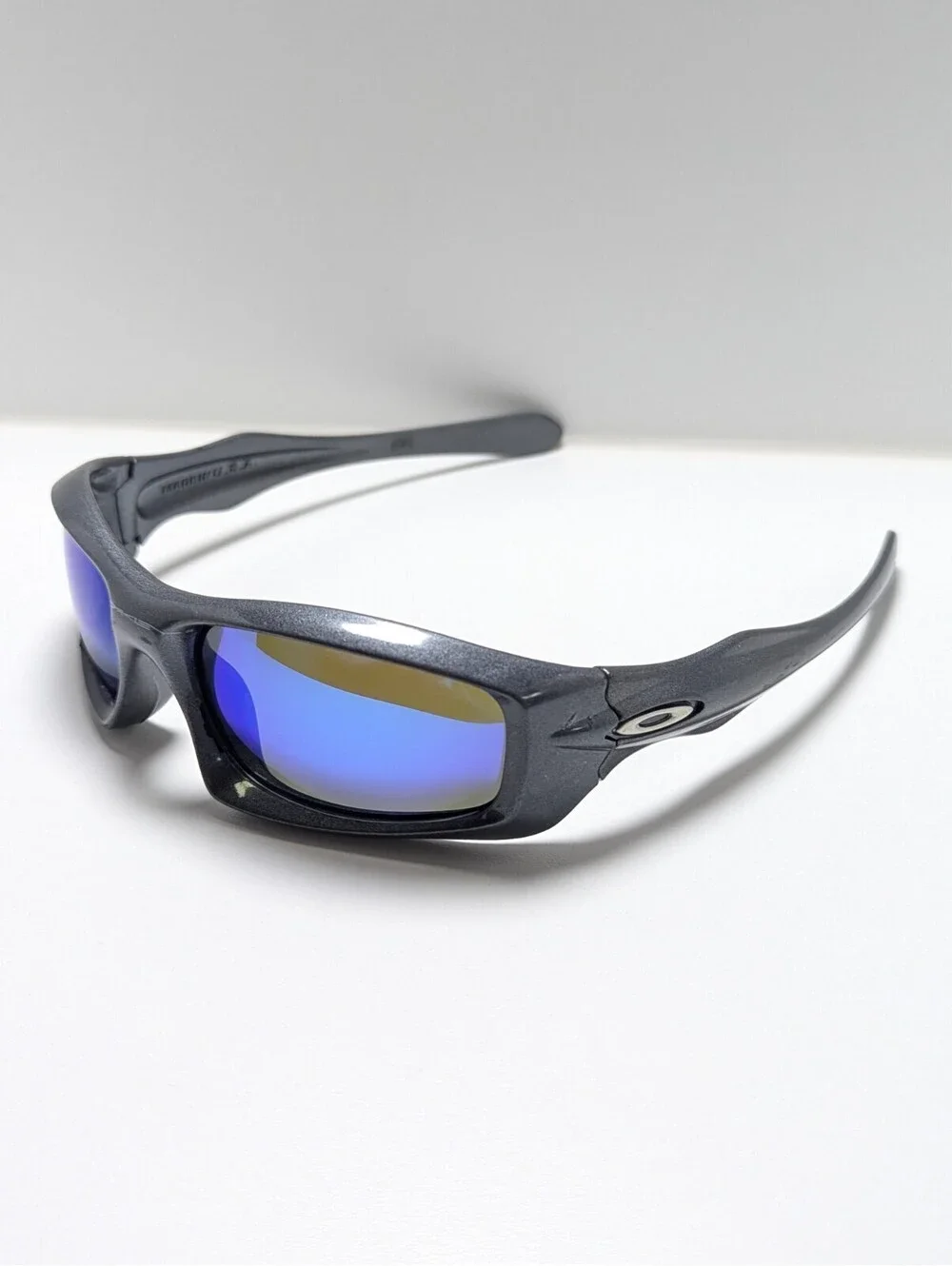 Oakley Monster Pup Blue Lens Polished Grey Silver Wrap Men’s Sport Sunglasses